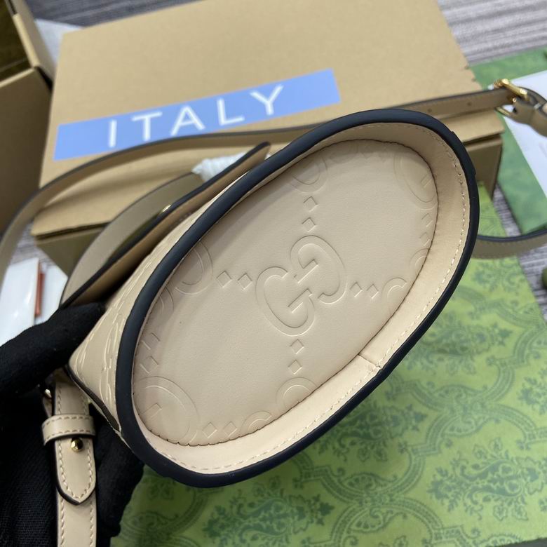 772795 15.5X12.5X3cm MP 4色 7