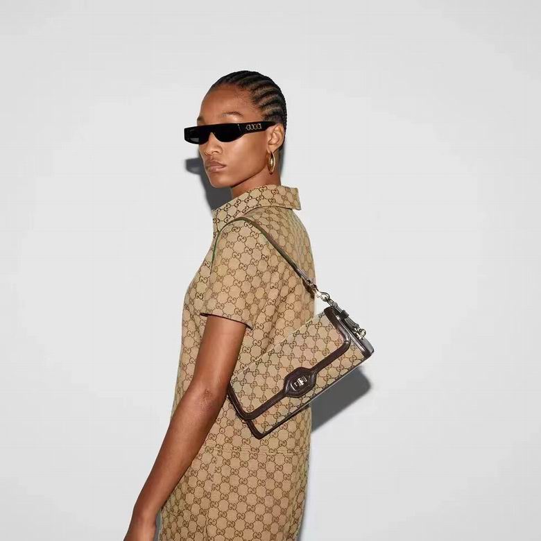 786022 14X36X8cm MP 5