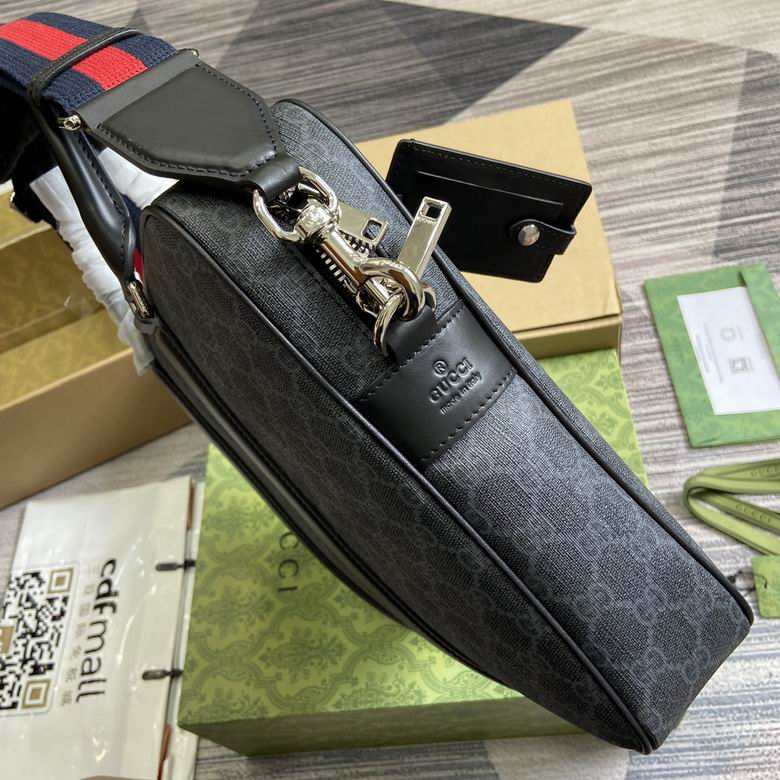 792077 33X28X7cm MP 3