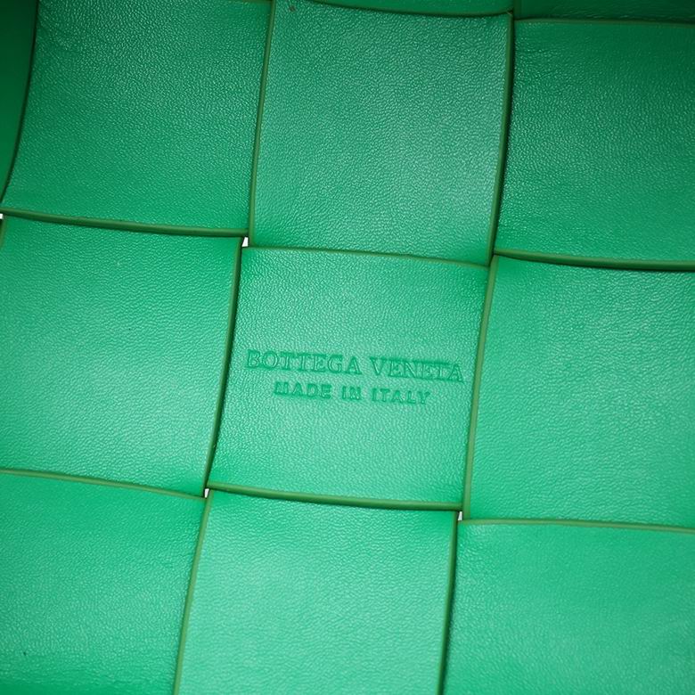 8686 18X14X14cm YG 6 (9)