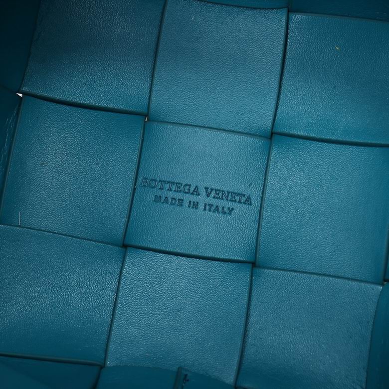 8686 18X14X14cm YG 7 (8)