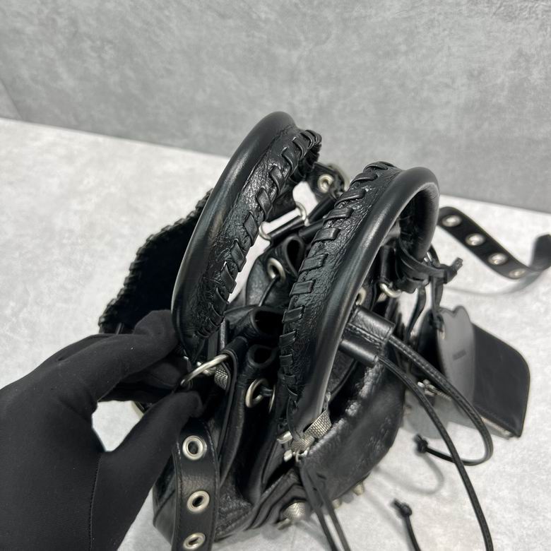 92567 30.0x22.9x17.0cm FY (18)