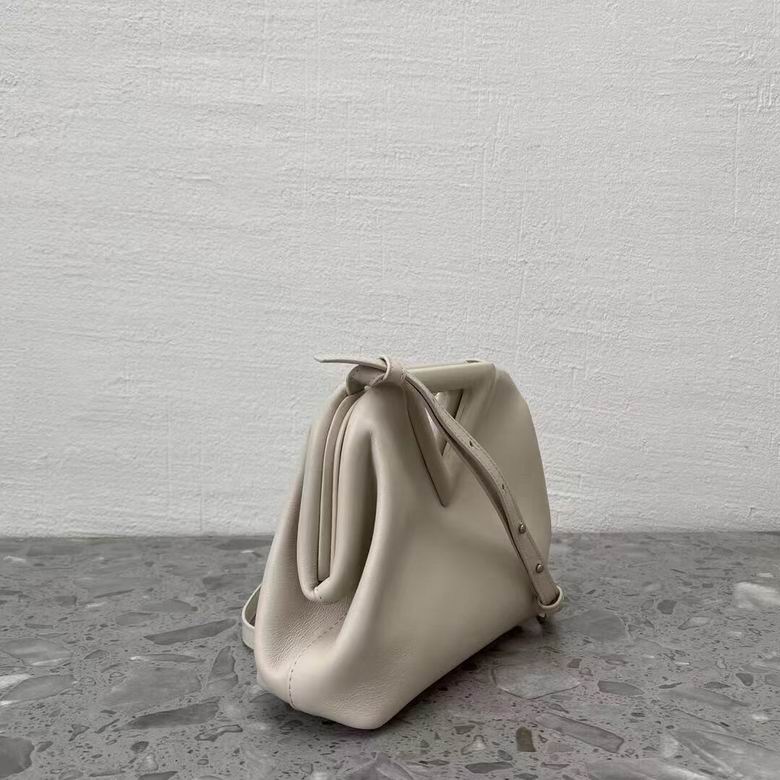 AD0192 21.5X17.5X7.5 (30)