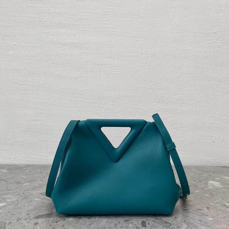 AD0192 21.5X17.5X7.5 (8)