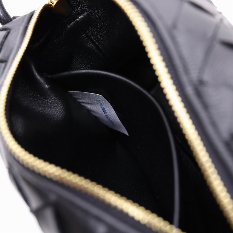 AD880949 17X10X6 (25)