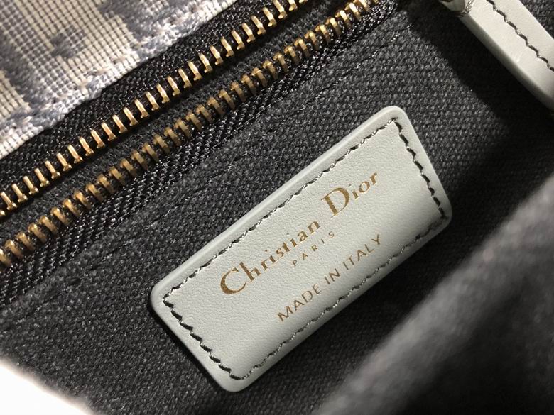 AXM9203 24X17X8 (17)