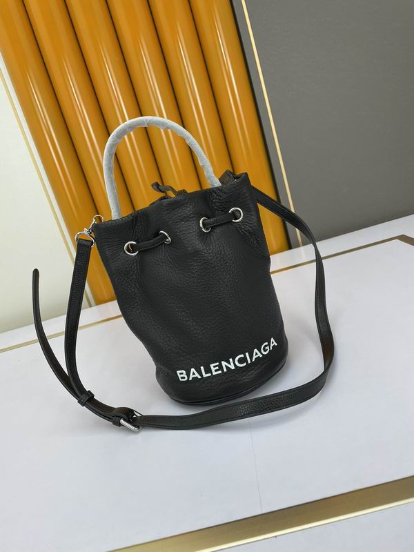 Balenciaga 15x23x15cm ww3 (1)