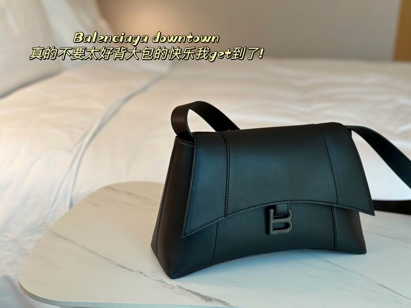 Balenciaga down 28x16cm CN (1)