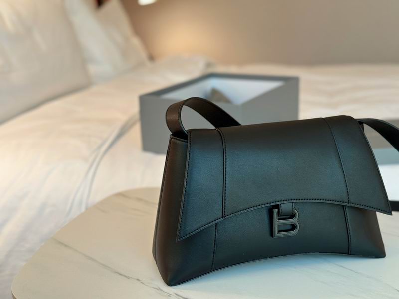 Balenciaga down 28x16cm CN (2)