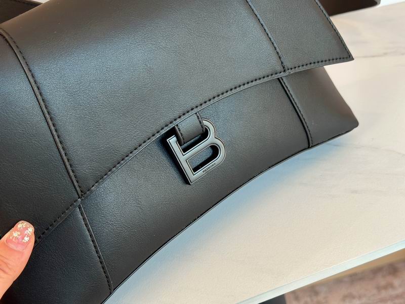 Balenciaga down 28x16cm CN (4)