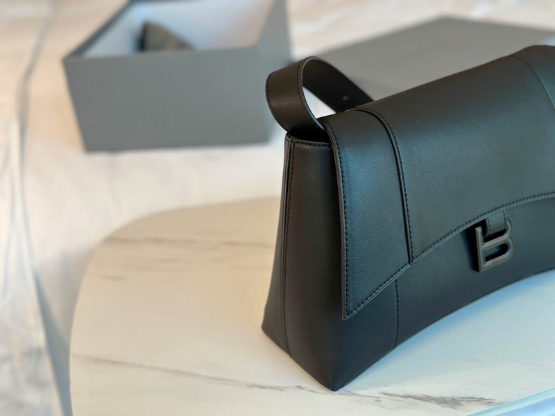 Balenciaga down 28x16cm CN (8)