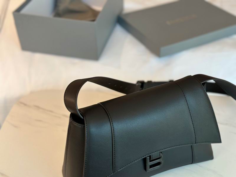 Balenciaga down 28x16cm CN (9)