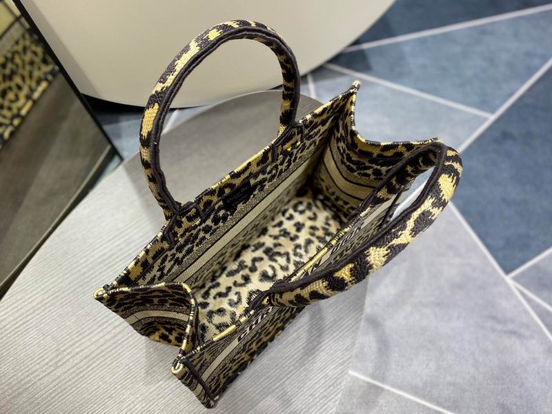 Book Toe 36x28x16cm sz11 (8)