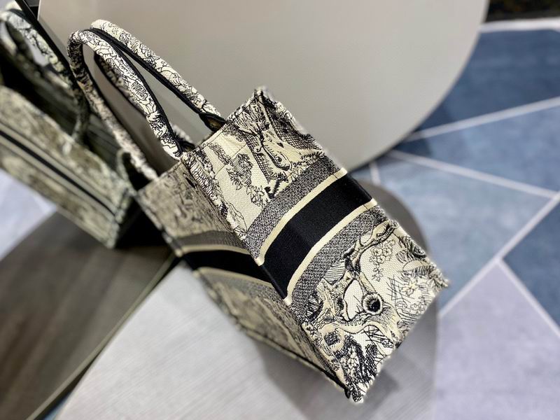 Book Toe 36x28x16cm sz5 (4)