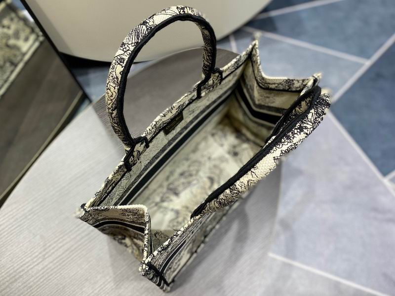 Book Toe 36x28x16cm sz5 (8)