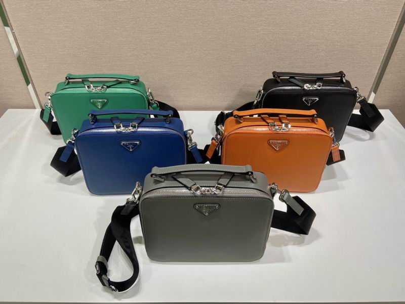 Brique Saffiano 2VH069 22x16x6cm ap (1)