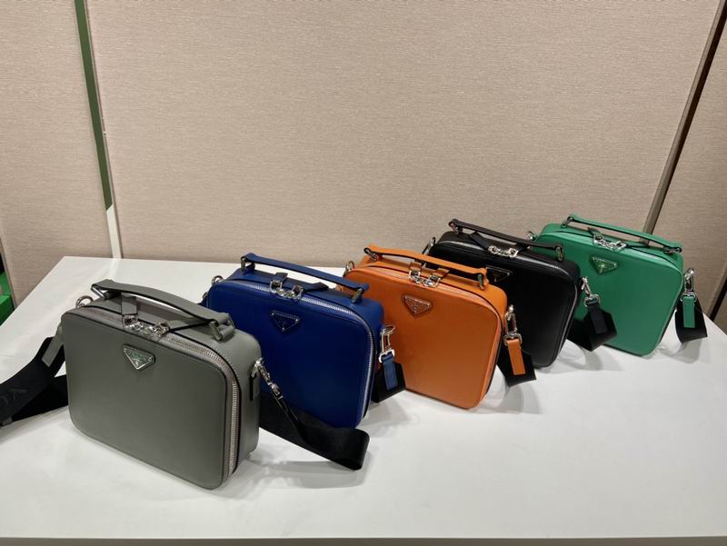 Brique Saffiano 2VH069 22x16x6cm ap (2)