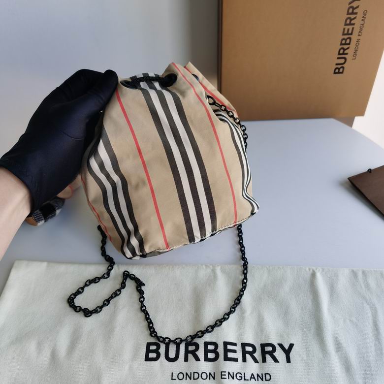 Burberry 16x20x10cm HQ 1 (4)