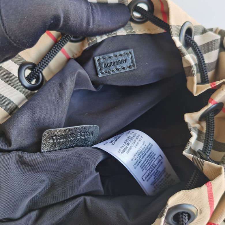 Burberry 16x20x10cm HQ 1 (8)