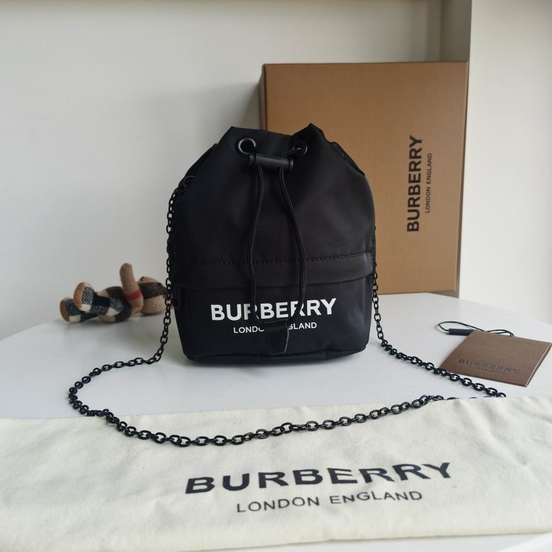 Burberry 16x20x10cm HQ 2 (5)
