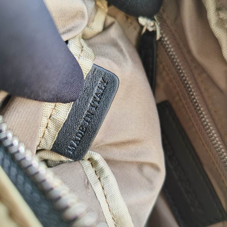 Burberry 22x11x17cm HQ 1 (8)