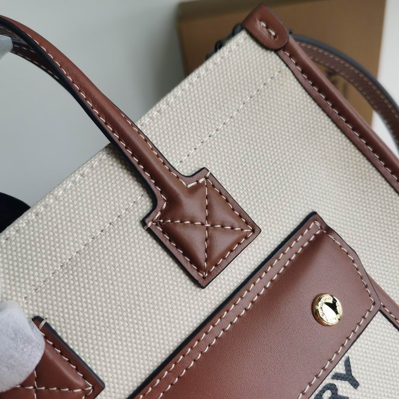 Burberry 23x8x19cm HQ 1 (7)