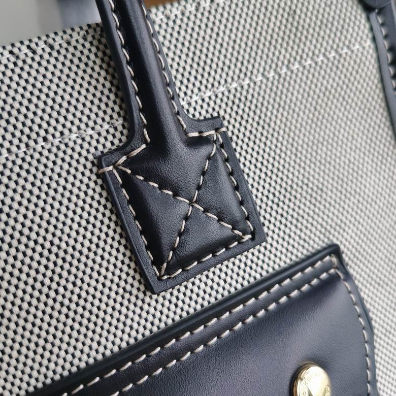 Burberry 23x8x19cm HQ 2 (7)