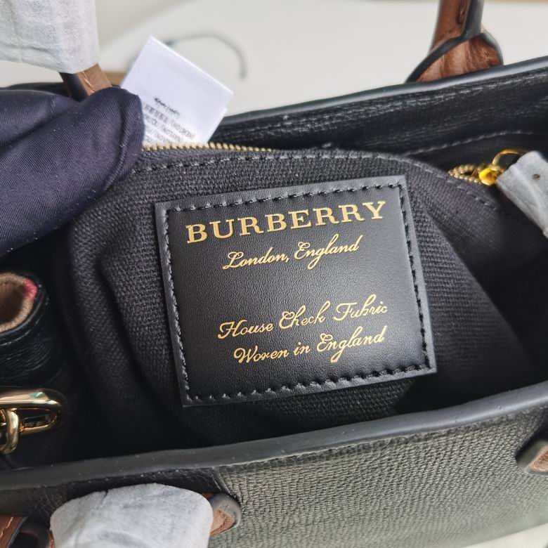 Burberry 26x12x19cm HQ 1 (8)