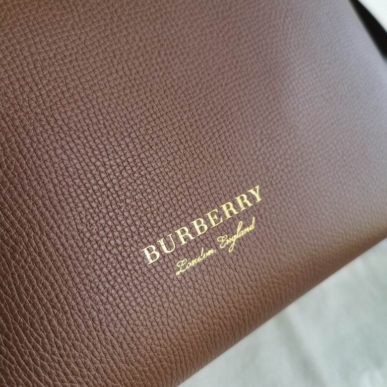 Burberry 26x12x19cm HQ 2 (5)