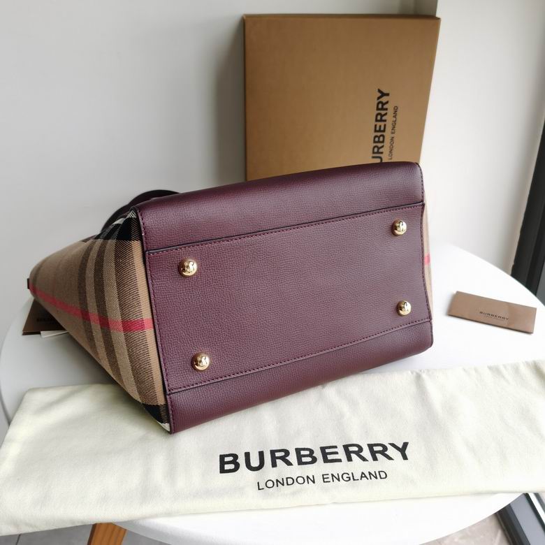Burberry 29.5x25.5x13cm HQ 1 (5)