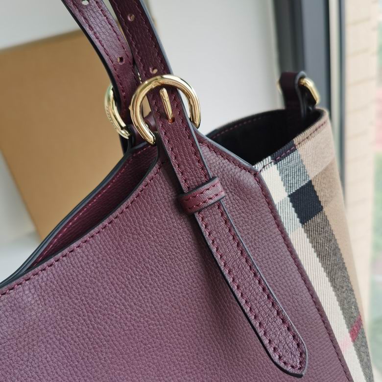 Burberry 29.5x25.5x13cm HQ 1 (6)