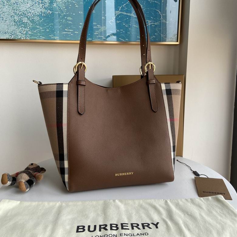 Burberry 29.5x25.5x13cm HQ 2 (1)