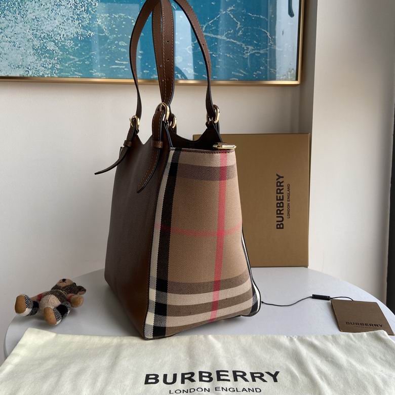 Burberry 29.5x25.5x13cm HQ 2 (2)