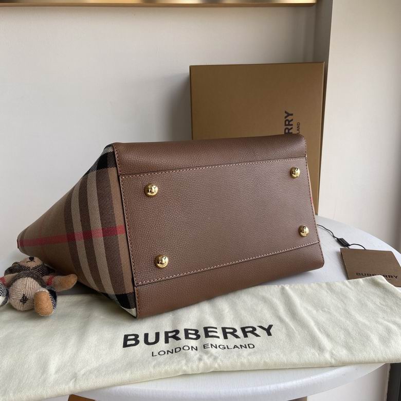 Burberry 29.5x25.5x13cm HQ 2 (3)