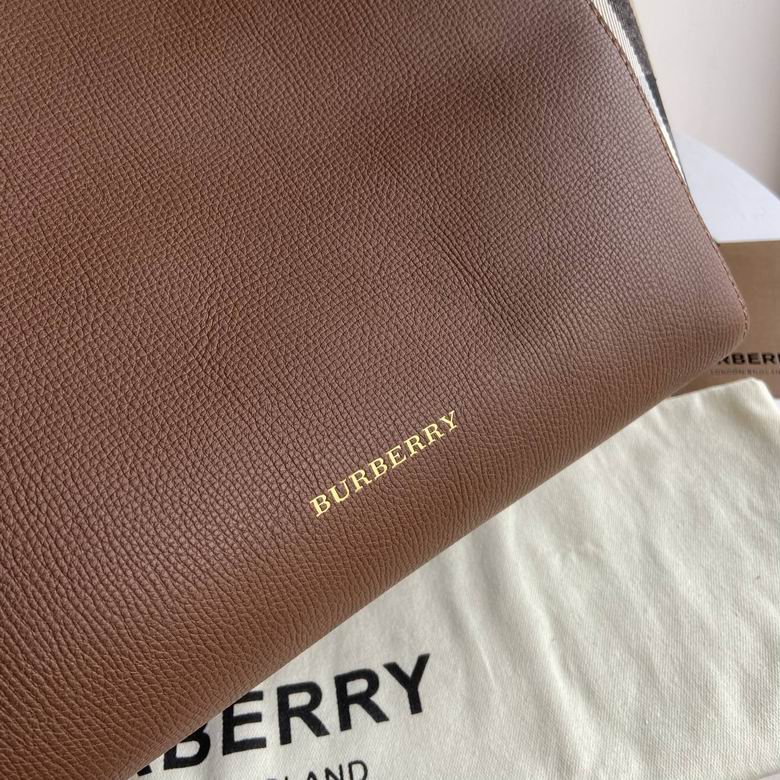 Burberry 29.5x25.5x13cm HQ 2 (4)