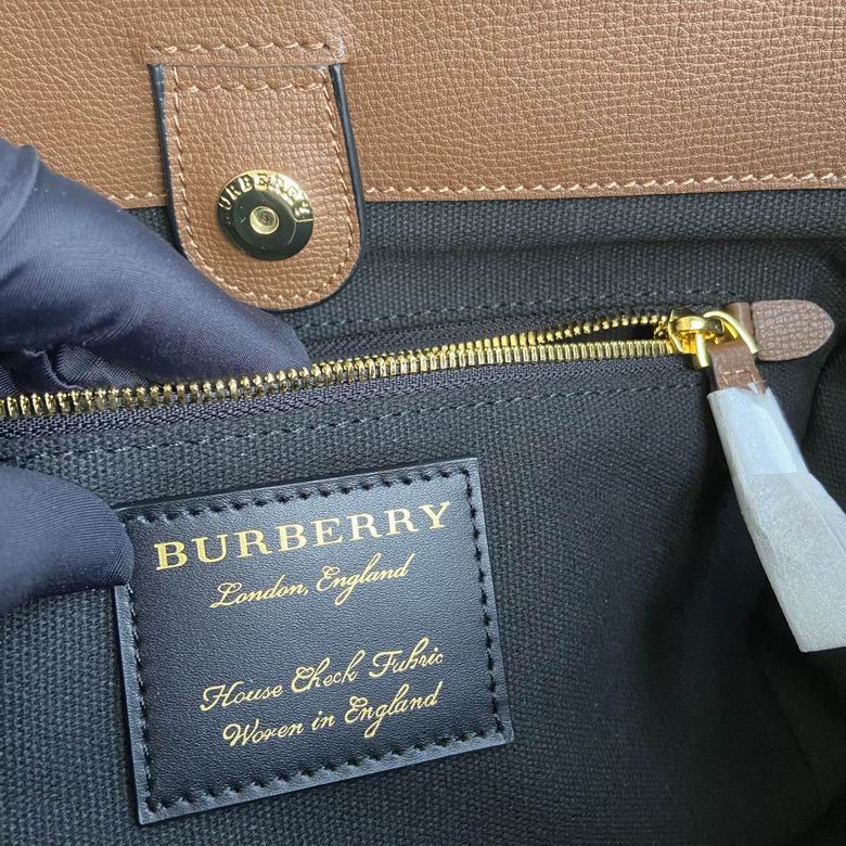 Burberry 29.5x25.5x13cm HQ 2 (5)