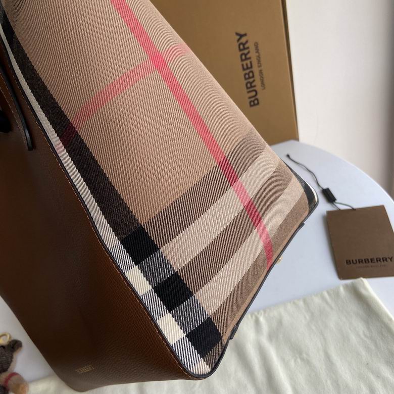 Burberry 29.5x25.5x13cm HQ 2 (6)
