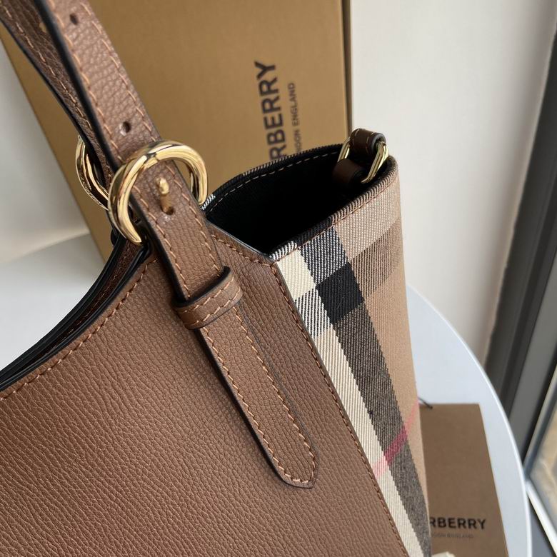 Burberry 29.5x25.5x13cm HQ 2 (8)