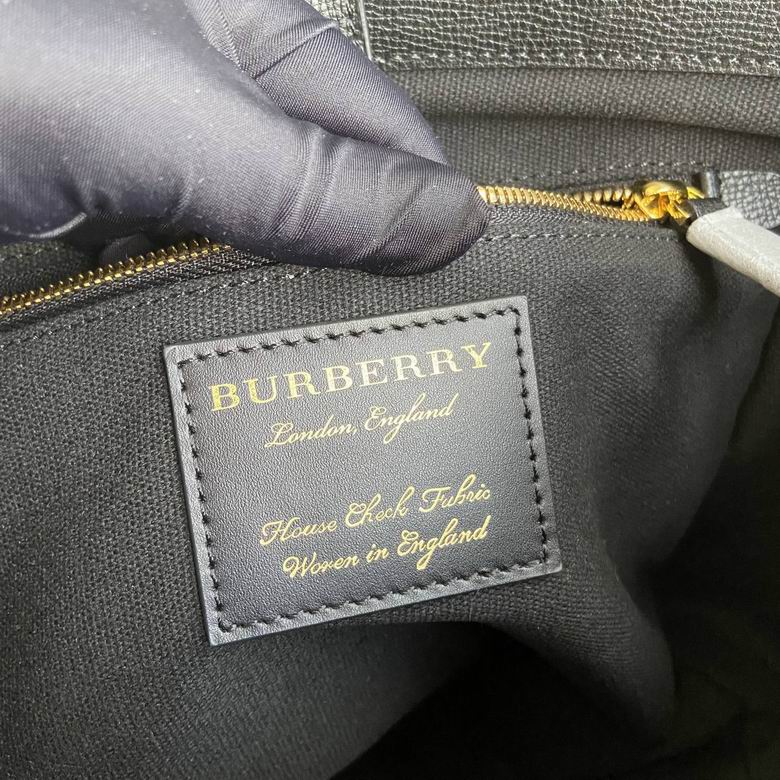 Burberry 29.5x25.5x13cm HQ 3 (4)