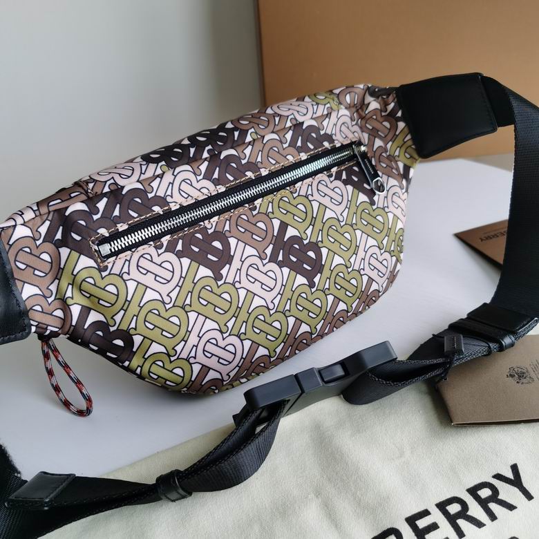 Burberry 31x7.5x16cm HQ 1 (4)