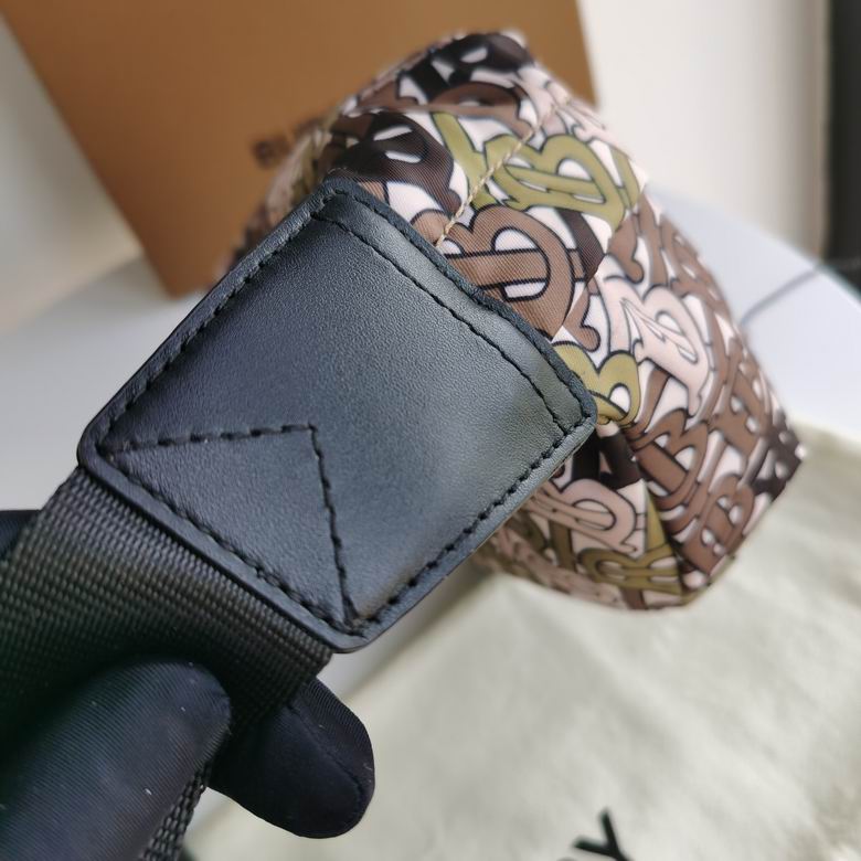 Burberry 31x7.5x16cm HQ 1 (5)