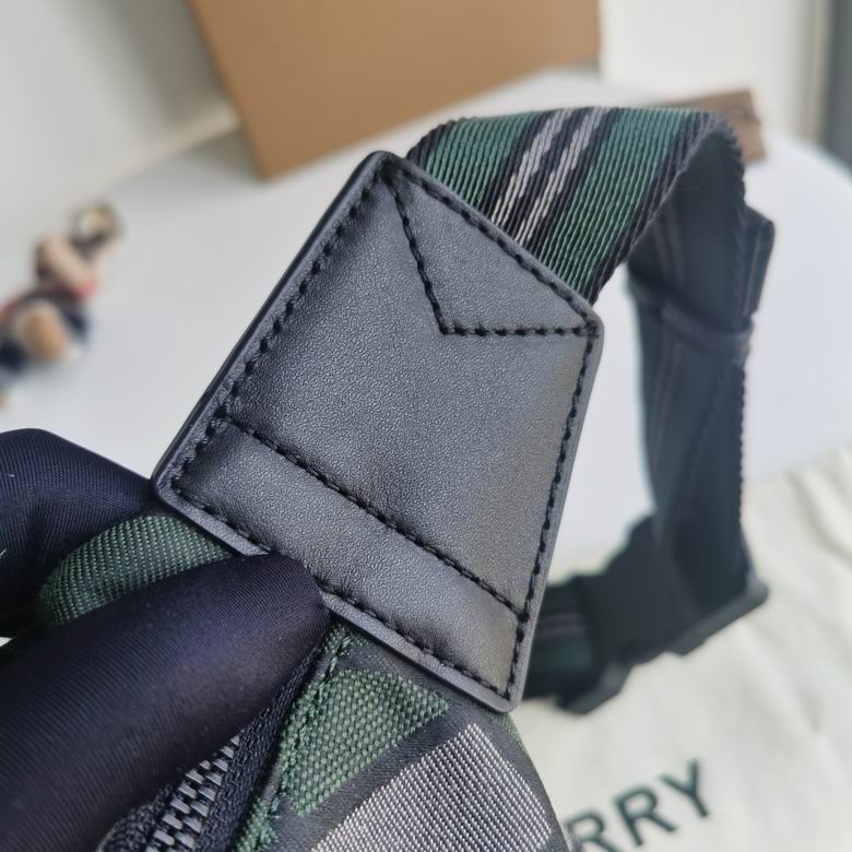 Burberry 31x7.5x16cm HQ 2 (6)