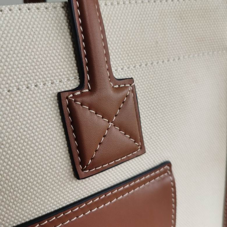 Burberry 33x12.5x26cm YG 1 (5)