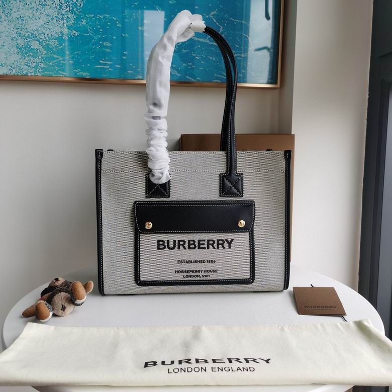 Burberry 33x12.5x26cm YG 2 (1)