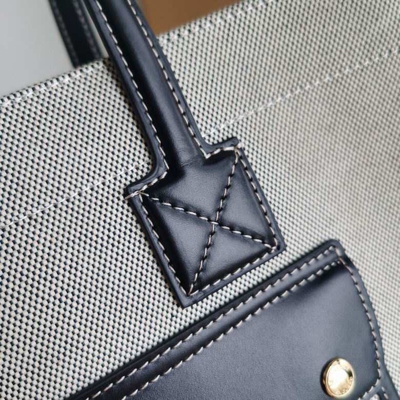 Burberry 33x12.5x26cm YG 2 (5)