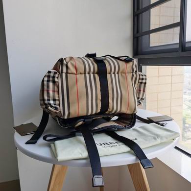 Burberry 34x17x40cm HQ 1 (4)