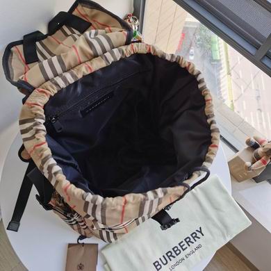 Burberry 34x17x40cm HQ 1 (9)