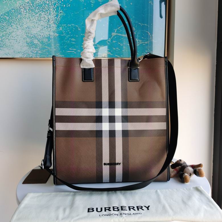 Burberry 37x35x14cm HQ (1)