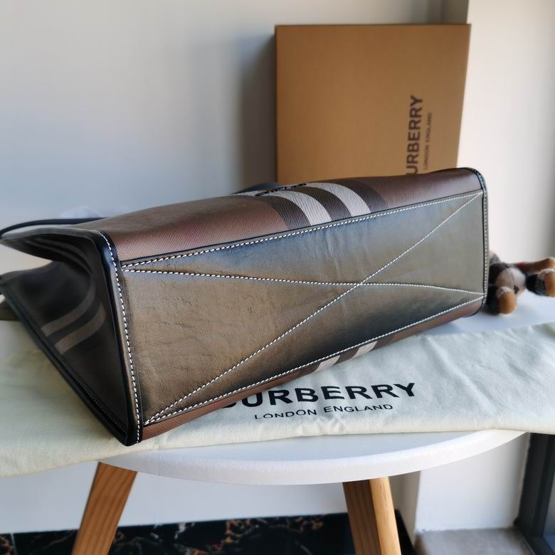 Burberry 37x35x14cm HQ (3)