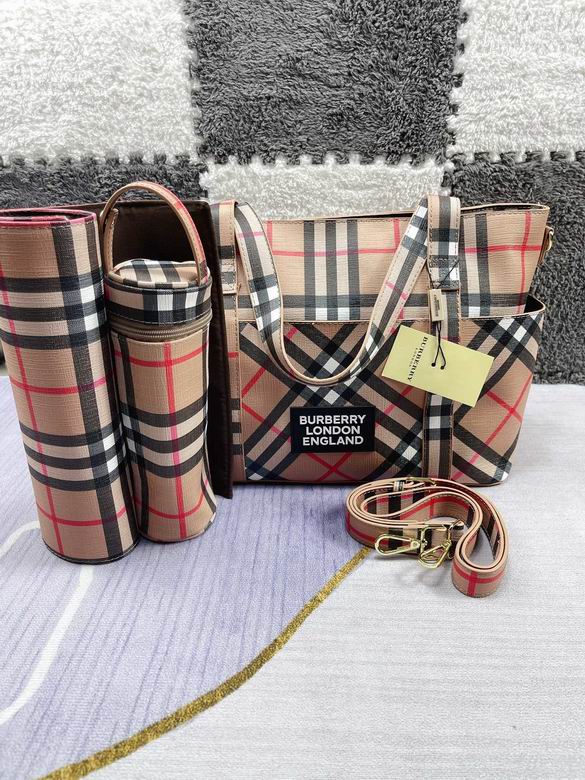 Burberry 38x30x15cm CX (1)